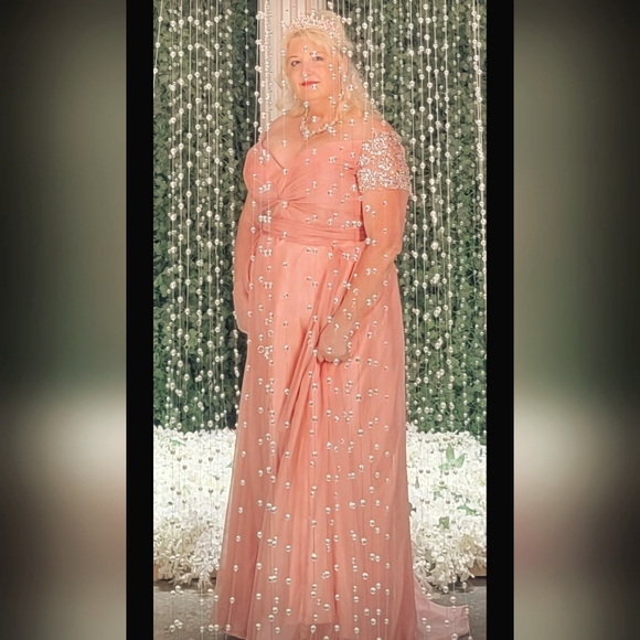 Meet your Posher, Felicia - Picture 1 of 3